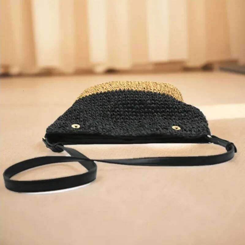 Leisure Handmade Grass Woven Crossbody 2025 New Summer Simple Handbag Fashionable Vacation Beach Women's Bag