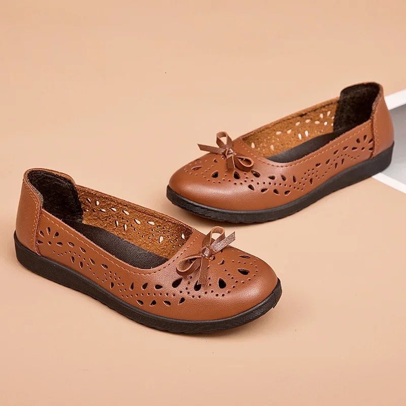 Sandals Soft Sole Leather Shoes Anti Slip Middle and Old Age Hole Shoes Womens Flat Sole Anti Slip Hollow Breathable 250717