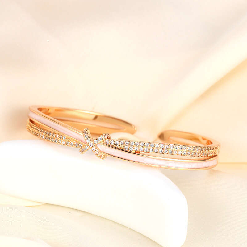 Ins Luxury Jewelry Designer Bracelet Twisted Cross Single Row Tennis Diamond Bracelet Bow White Shellfish 18K Gold Zircon Non Fading Bracelet Fashion 