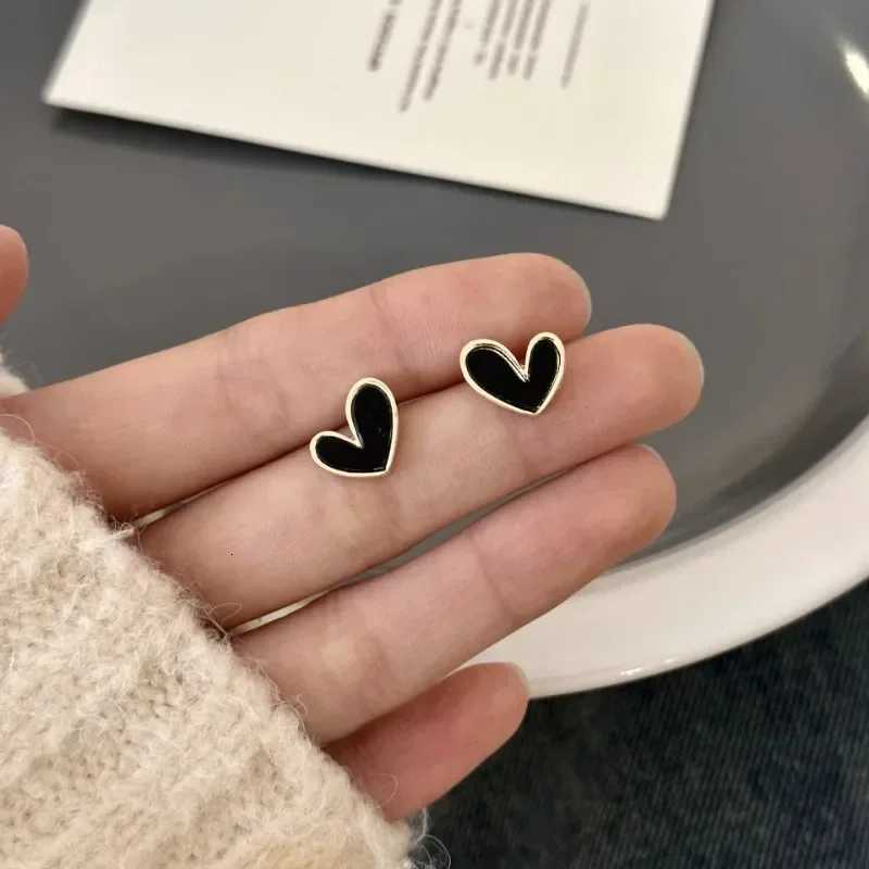 ute Heart Stud Earrings for Women Girls Daily Wear Love Shape Earring Wedding Simple Ear Piercing Accessories Jewelry Gifts XJ250718
