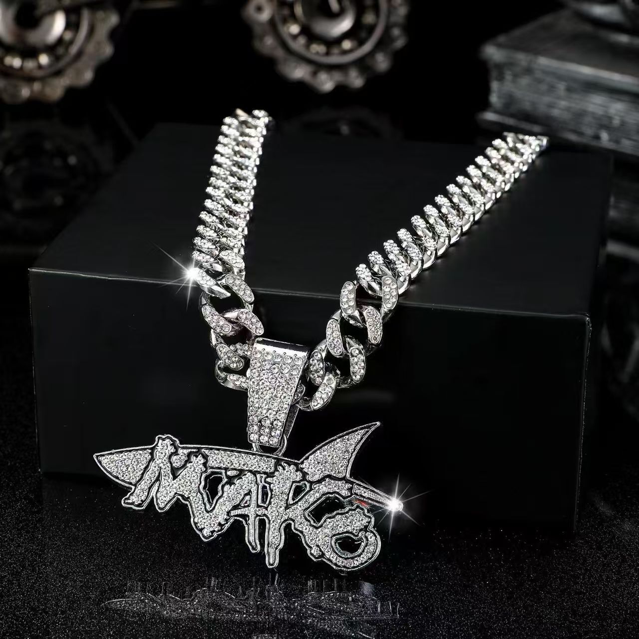 Moissanite high-end custom pendant necklace Hip-hop rap style Cuban chain luxury high-quality necklace Suitable for both men and women to wear