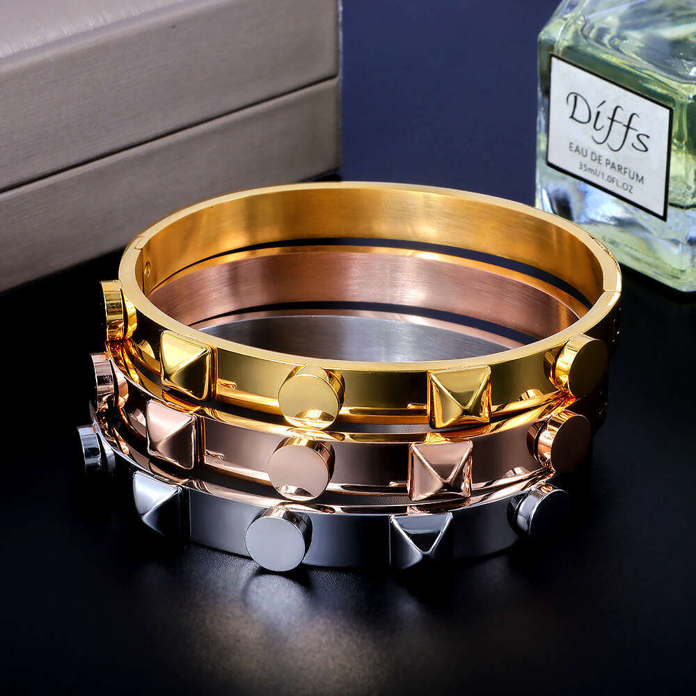 Titanium Steel High-End Fashion Non-Fading Elegant Punk Style New Geometric Bracelet Gold Plated