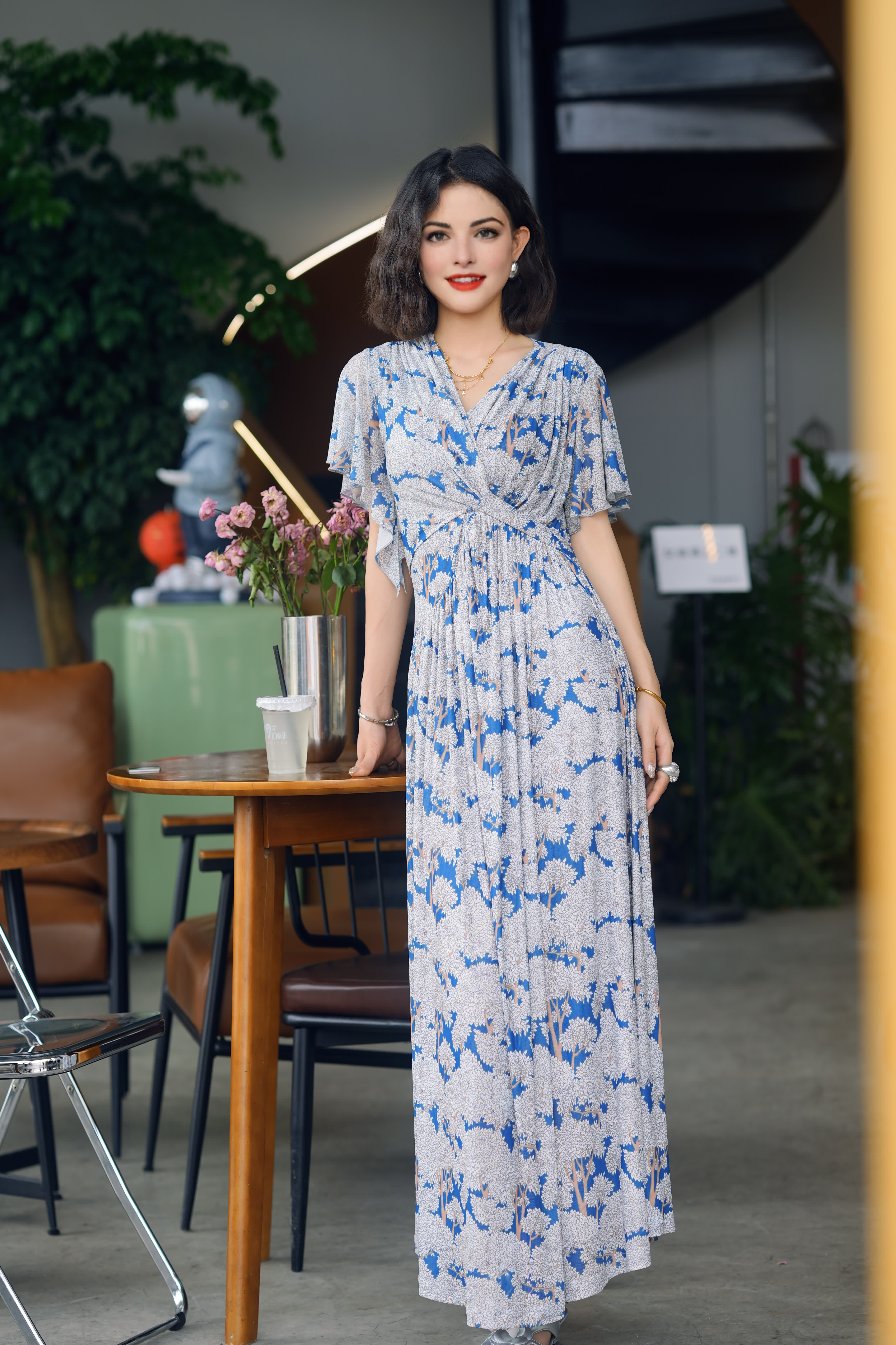 HZHJ's new original designer white flower flying dress with cross floral patterns for high-end light luxury runway show