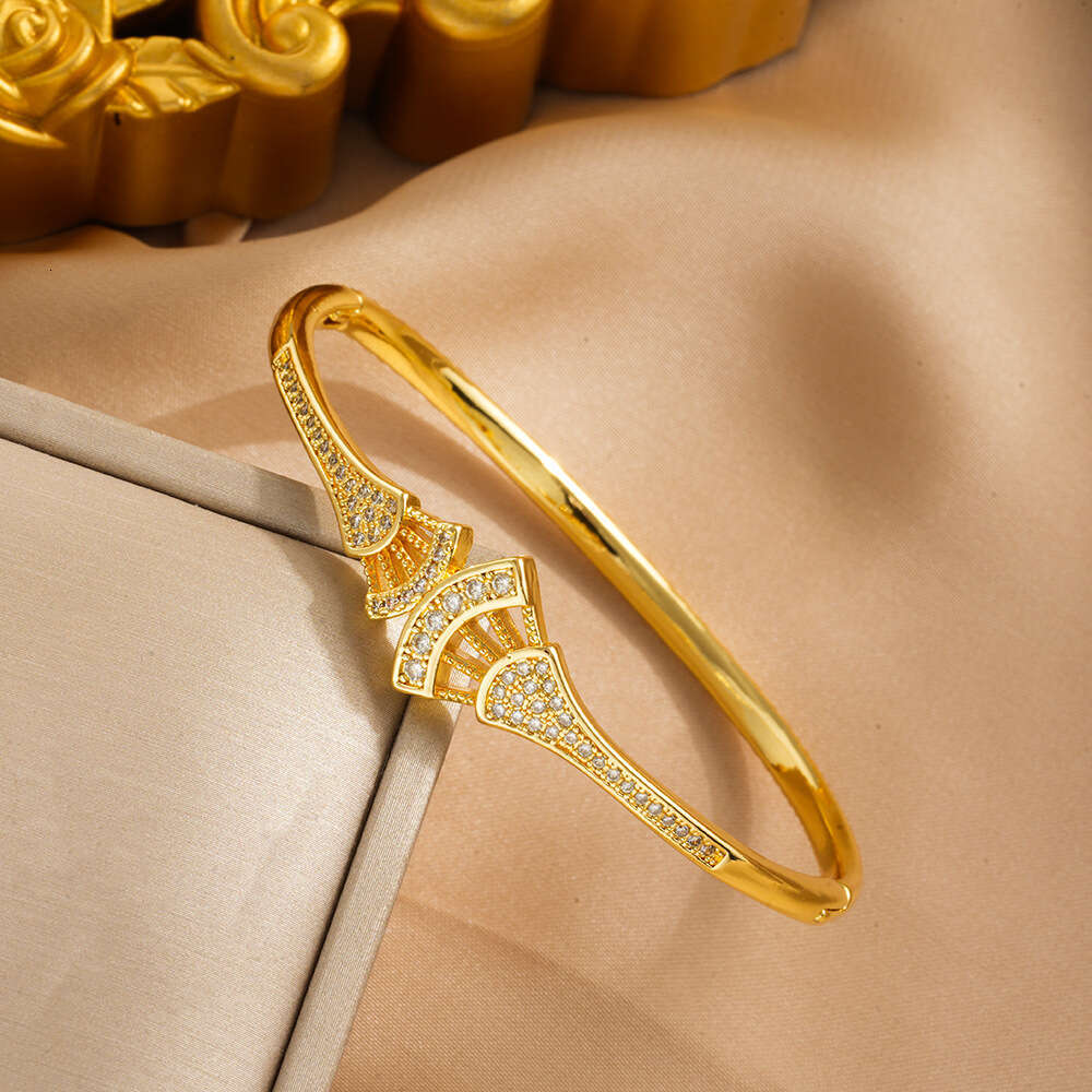 Real Gold Plated Full Dia Angel Wing for Women, Light Style, Elegant Fashionable Versatile High-End Bracelet