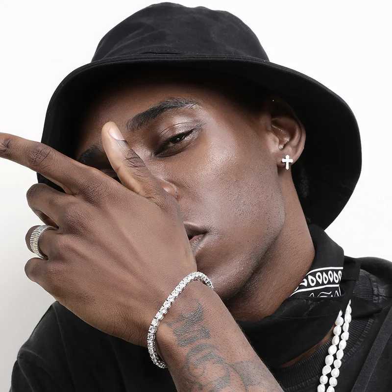 2024 New Rhinestones Cross Earrings for Men Personality Hip-Hop Pair Stainless Steel Stud Earrings for Men and Womens Party Jewelry XJ250718