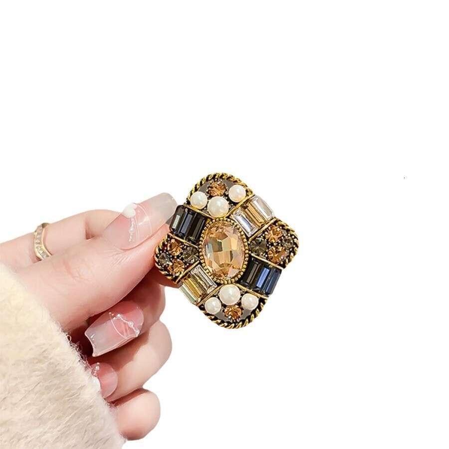 New Alloy Brooch High-End Niche Women Wholesale High-Grade Pin Coat Suit Premium Versatile Boutonniere