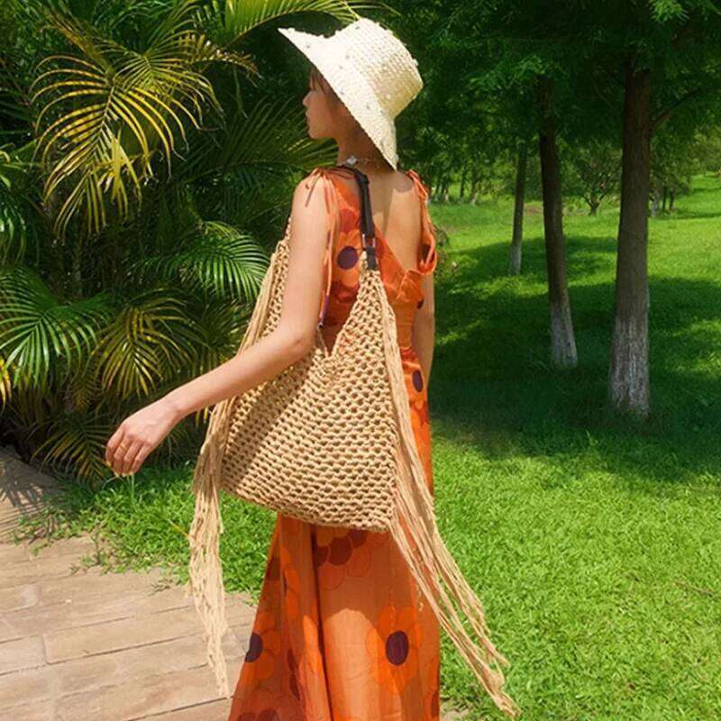 2025 New Tassel Fashion Hand Woven Beach Commuter Women's Shoulder Versatile Large Capacity Tote Bag