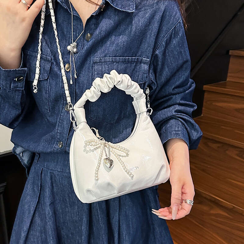 Trendy Wrinkled Handheld Cloud 2025 New Fashion Crossbody This Year's Popular Commuter Shoulder Small Bag