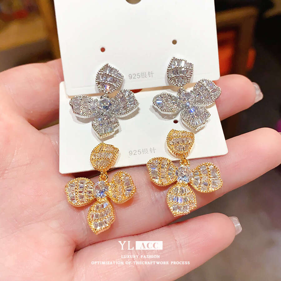 Real Gold Plated Sier Needle Light Zircon Flower Fashion Niche Personality Temperament High-end Earrings for Women