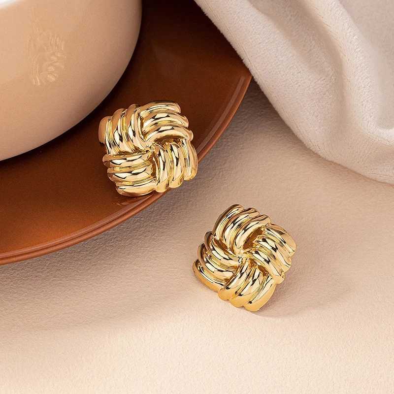 Square Personality Smooth Trend Fashion Women Stud Earrings Simple Gold Color Party Gifts Jewelry Exquisite Accessories RG0071 XJ250718