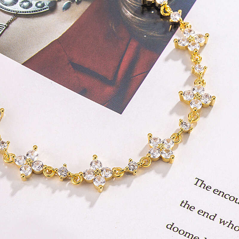 Broken Dia Four-leaf Clover Bracelet for Women, Light Sparkling Zircon Flower, High-end Sense, Elegant Niche Design Jewelry