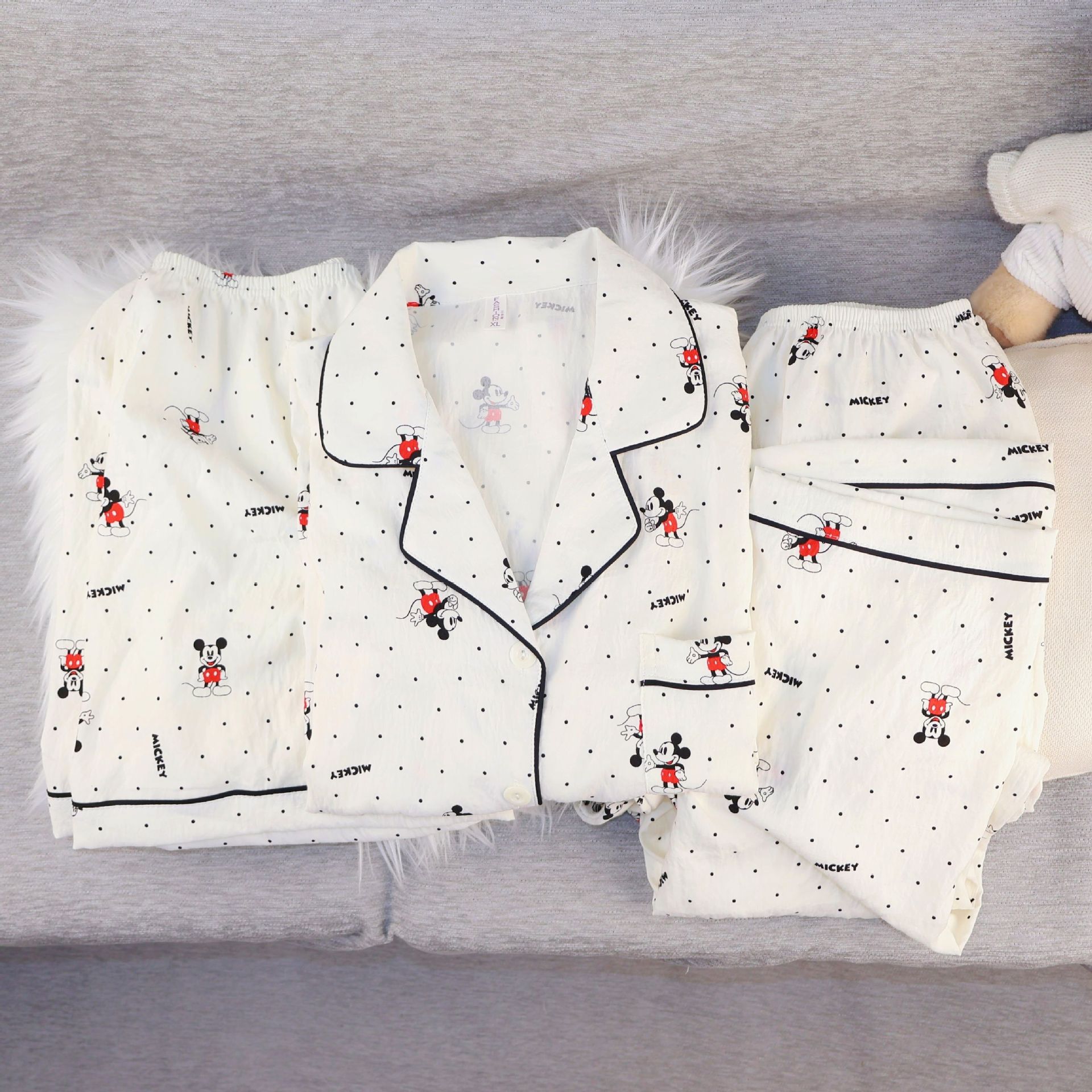 B979-Three-piece set of cloud cotton new style cartoon pajamas for women, sweet and cute short-sleeved shorts, cardigan, lapel home clothes suit