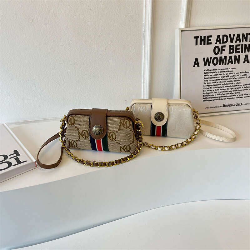 2025 New Letter Monogram Chain Single Shoulder Clip High-End Versatile Crossbody Bag