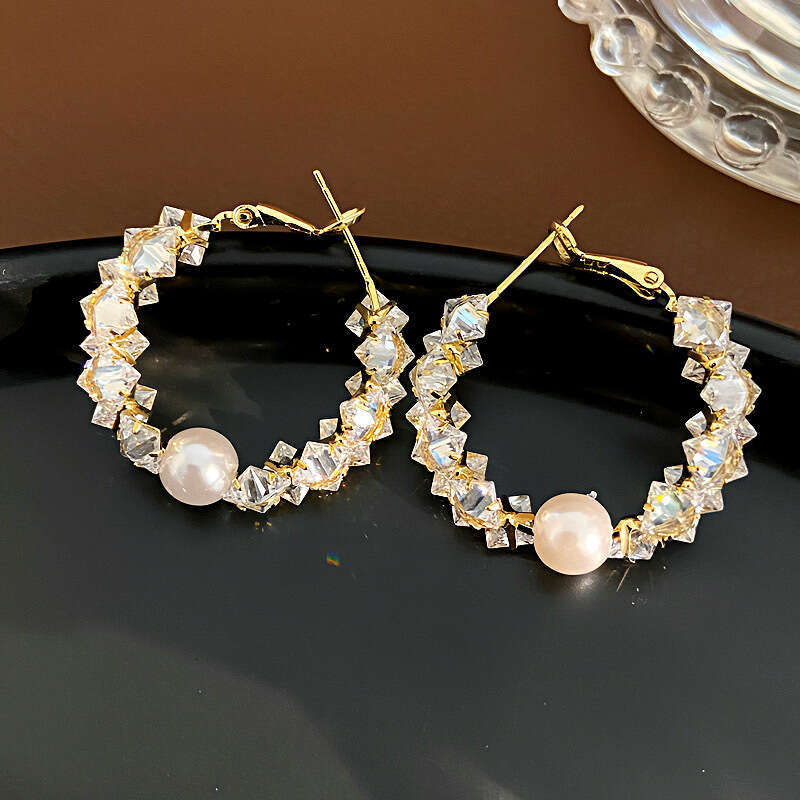 Light Exquisite Zircon Crystal Pearl Niche Design High-end Sense Circle Fashion Earrings for Women