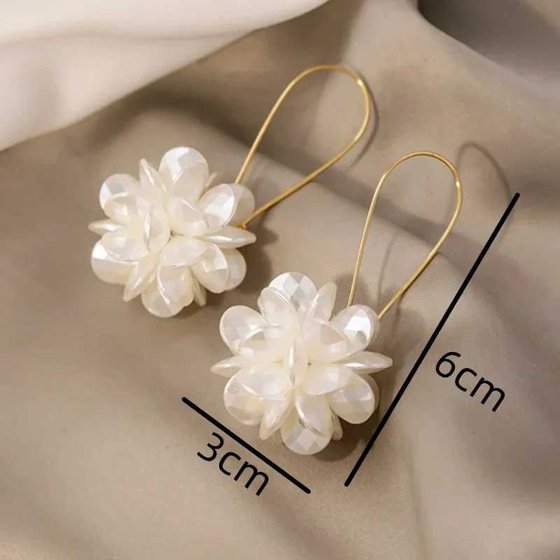 Womens Pearl Petal Ball Earrings Fashion Trend Long Flower Ball Earrings DIY Geometric Ear Buckle Party Holiday Jewelry Gifts XJ250718