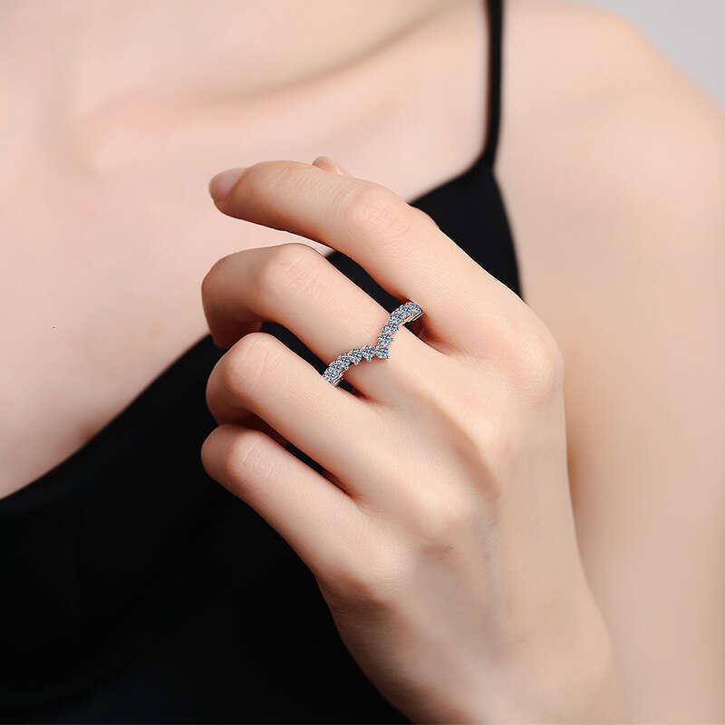 S Pure Silver for Women Full Diamond D Color Fine Craft Korean Version V-shaped Row Tail 78 Points Moissanite Ring 396