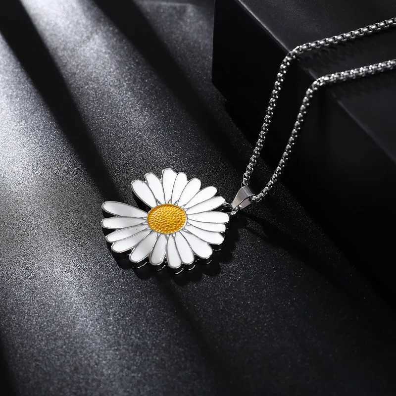Small Daisy Necklace Wen Men Titanium Steel Pmo Flower Pendant Hip Hop Pendant in White Color Fashion Jewelry W250718