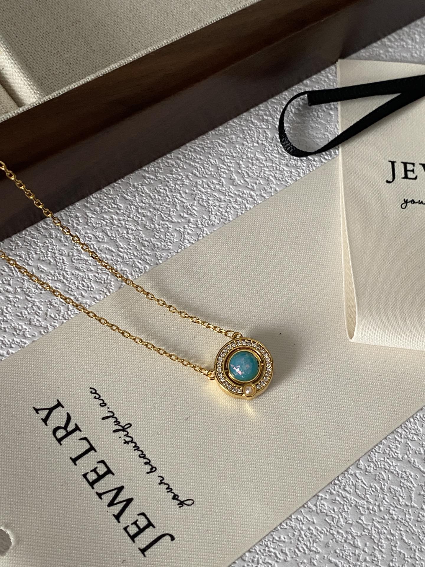 Gold - Toned Pendant Necklace With Blue Gemstone And Rhinestone Halo Delicate Daily & Elegant Jewelry Gift For Her High - Quality And Stylish Accessor
