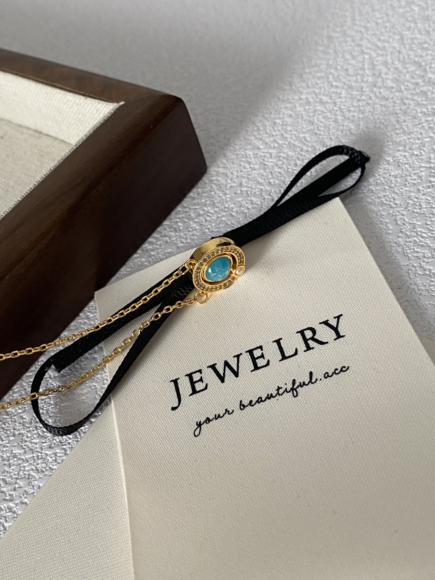 Gold - Toned Pendant Necklace With Blue Gemstone And Rhinestone Halo Delicate Daily & Elegant Jewelry Gift For Her High - Quality And Stylish Accessor