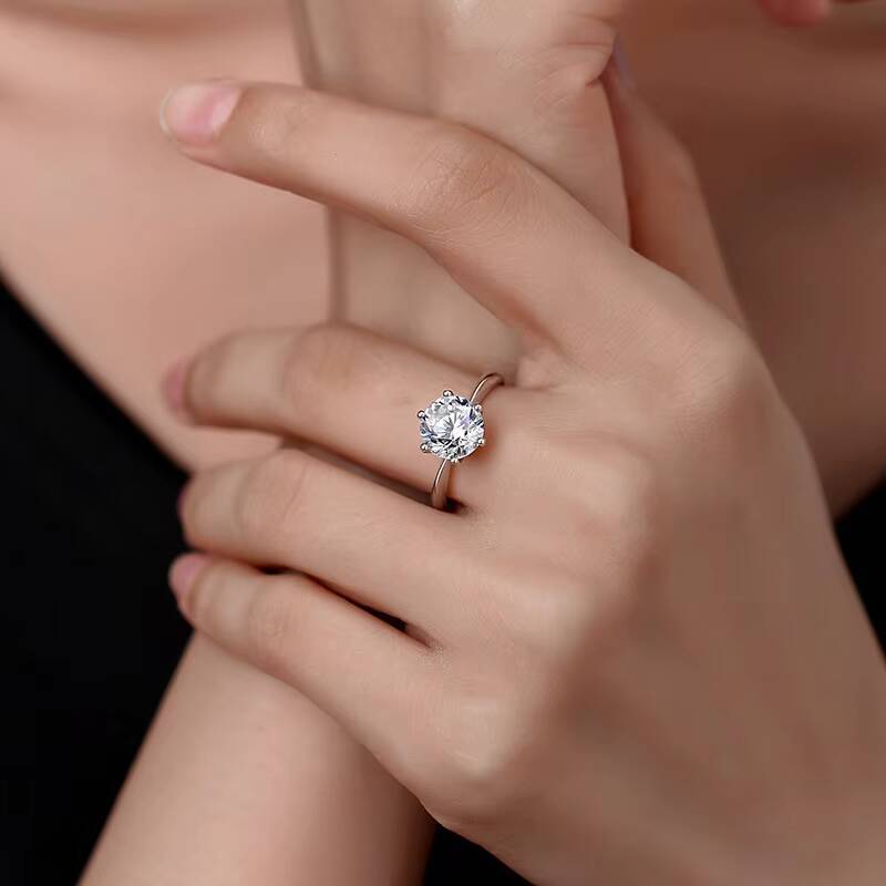 Wholesale 2 Karat D Color Moissanite Ring European American Fashion S925 Silver Classic Six-Claw Ring with Tempered Temperament