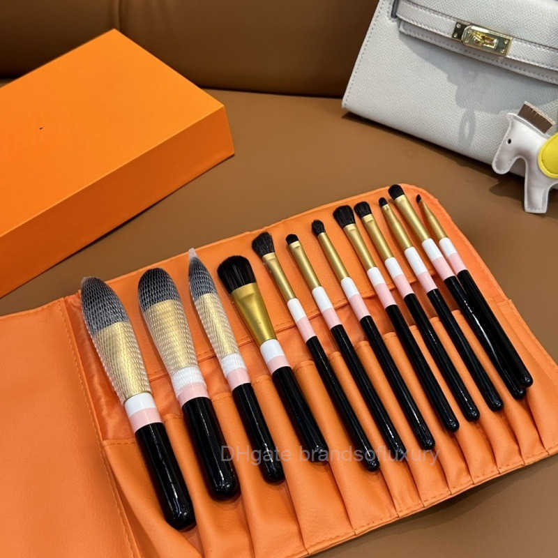 12-Piece Carriage Makeup Brush Set Woolen Gift Box Packaging for Home Office Gift Giving for Women