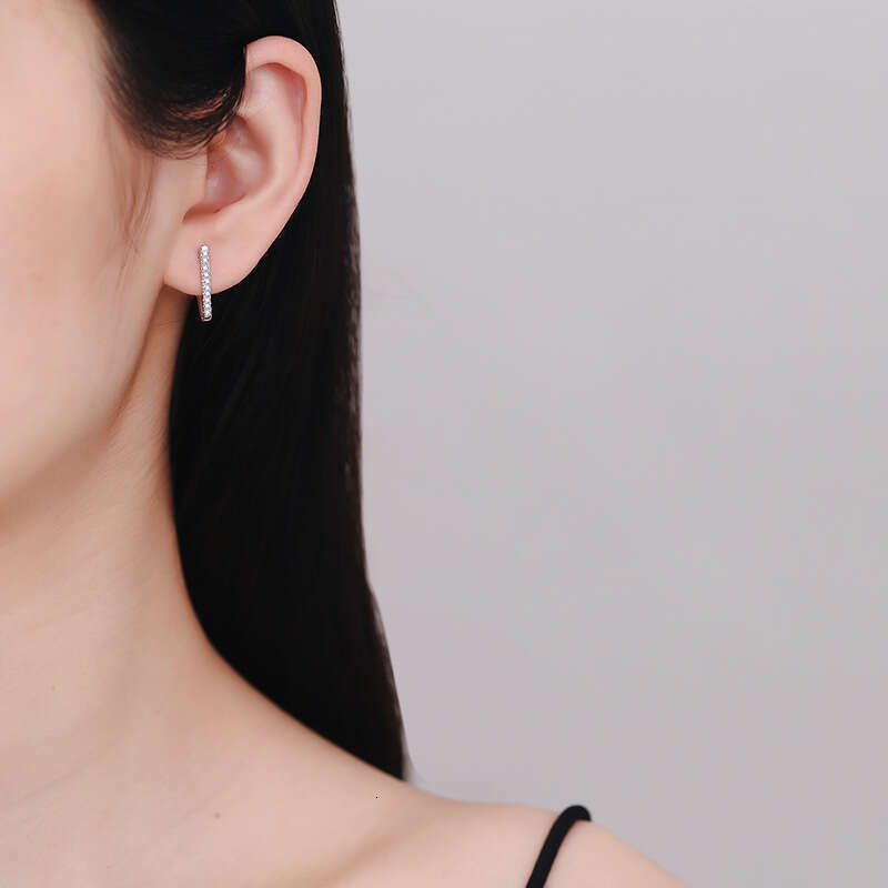 Weizi Full Dia Sterling Sier Light Fashion Simple V-shaped Moissanite Stud Earrings for Women 2af