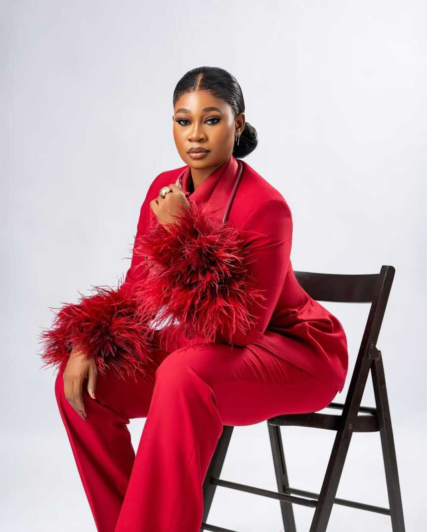 2 Pieces Red Customized Fur Sleeve Women Blazer Dress Ladies Prom Birthday Party Formal Wear Outfit Jacket