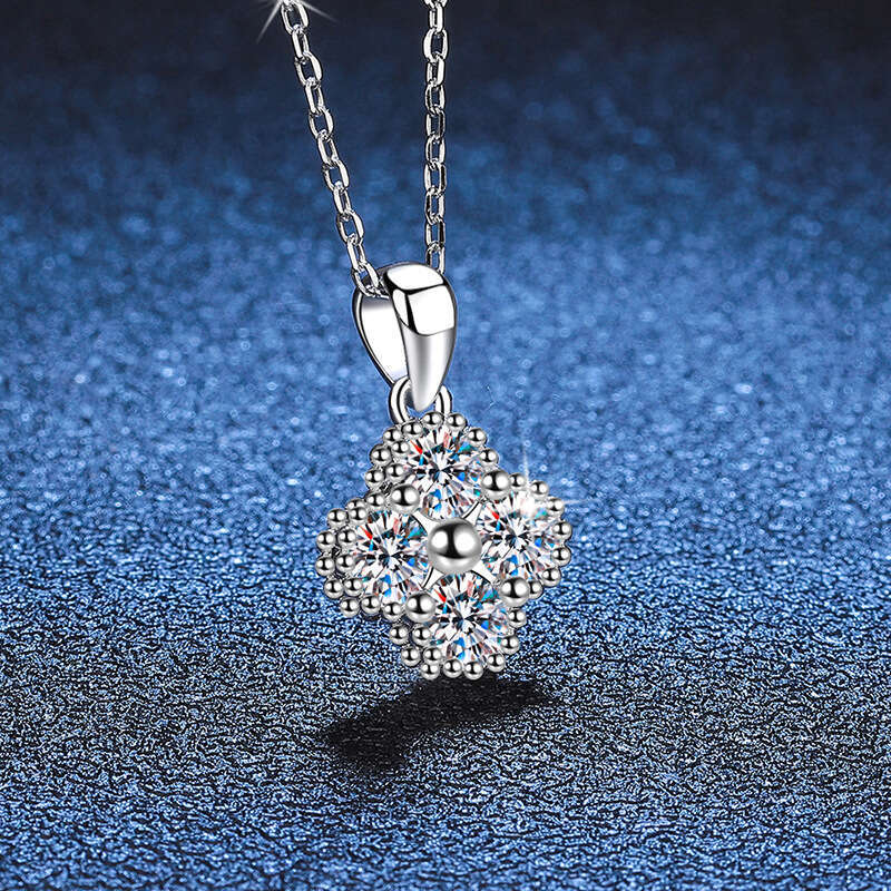 S Pure Sier High-End Four-Leaf Clover Pendant Korean and Japanese Light Moissanite Necklace 7d7