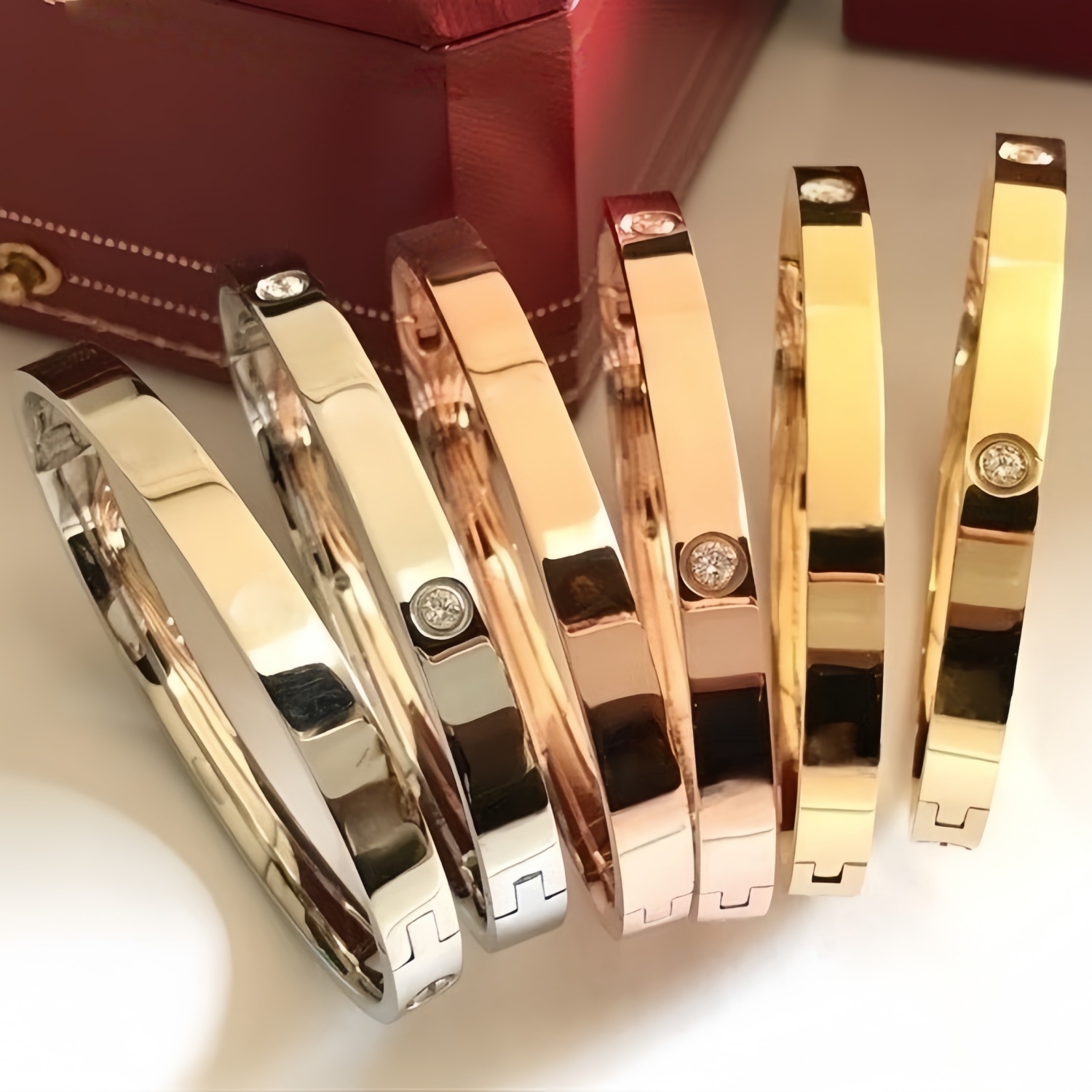 Luxury Bracelets Designer Bracelet For Women Men Designer Jewelry Eternal Lock Buckle 18K Gold Plated Stainless Steel Classic Cuff Bracelet Designer Very Good Gift