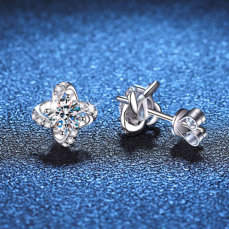 S Pure Sier Earrings Small Fragrance Style Four-Leaf Clover Elegant Simple 50 Points Moissanite Studs ed3