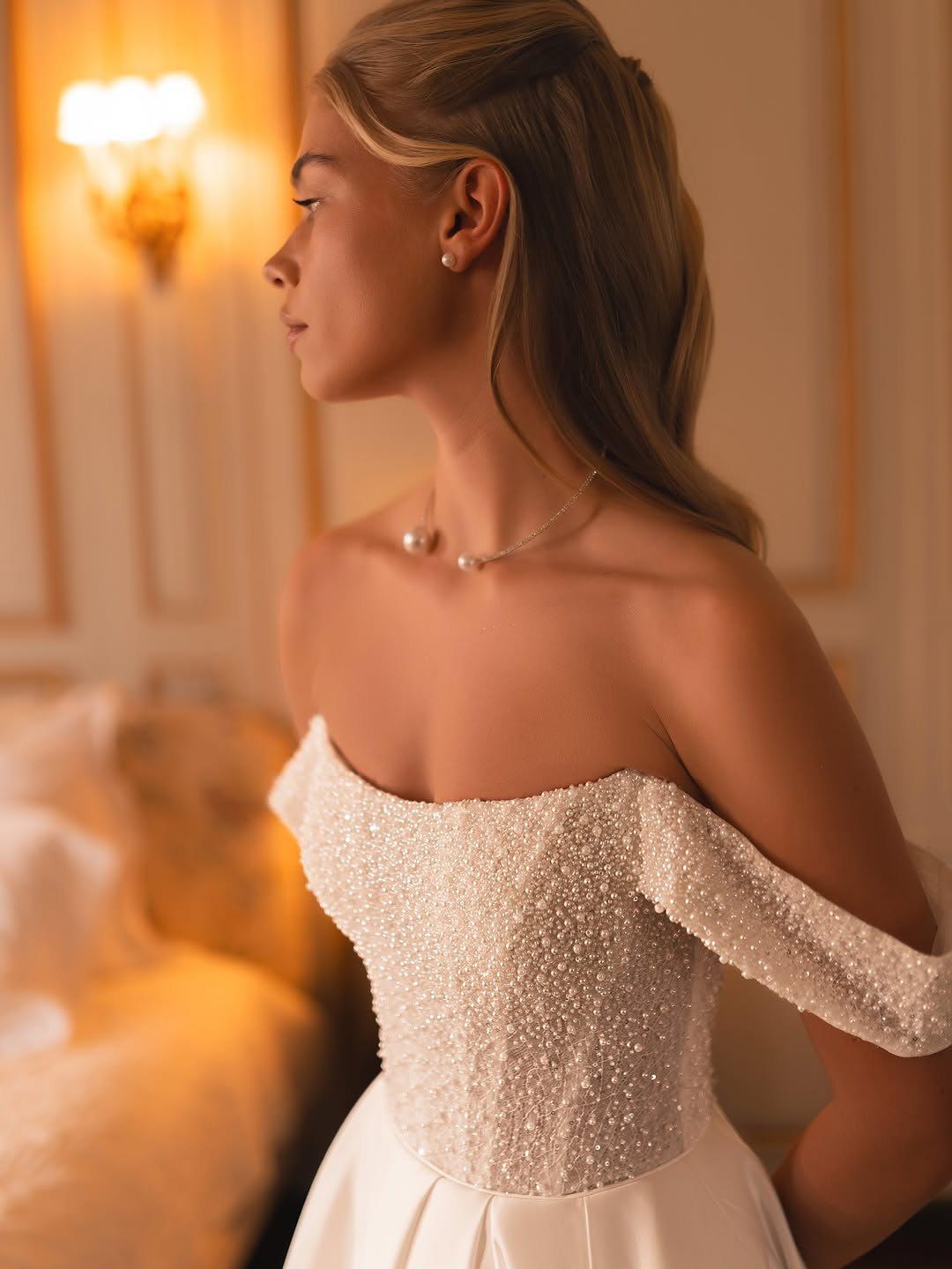 Gorgeous Wedding Dresses A-Line Strapless Sleeveless Beading Lace Zipper Sweep Train Bridal Gowns Customized Vestidos De Novia