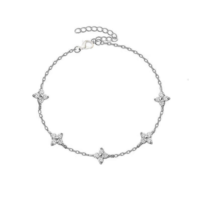 Gypsophila Four-Leaf Flower Bracelet for Women, Light , Elegant Fashion, Niche Design, High-End Feel, 2024 New Model