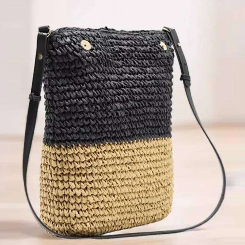 Leisure Handmade Grass Woven Crossbody 2025 New Summer Simple Handbag Fashionable Vacation Beach Women's Bag