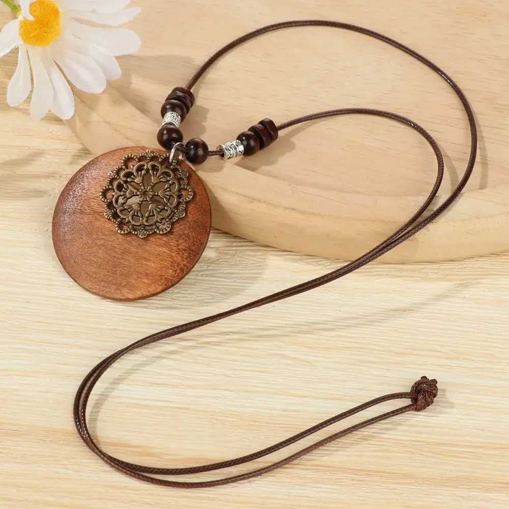 Hot Retro Ethnic Sweater Chain Round Wooden Long Sweater Necklace Vintage Clock Pendant Jewelry Neck Accessories Gifts Collar W250718