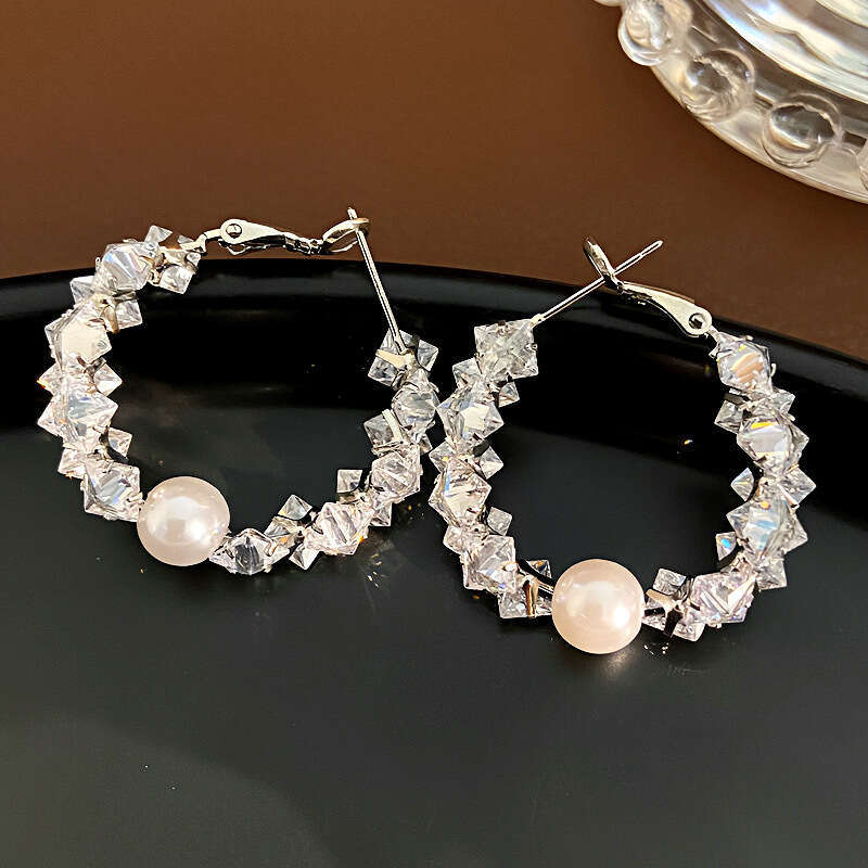 Light Exquisite Zircon Crystal Pearl Niche Design High-end Sense Circle Fashion Earrings for Women