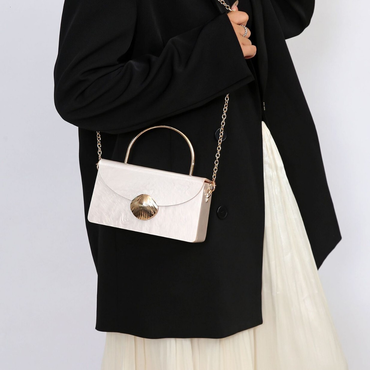 Evening wear acrylic pearl wallet shoulder crossbody bag cute ivory pearl handbag designer bag women's shoulder bag