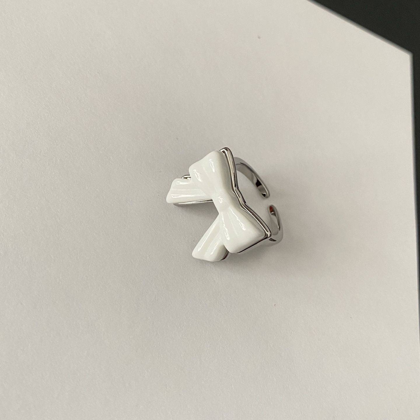 Silver - Toned Open Ring With Pink Bow - Shaped Enamel Accent Sweet Playful For Daily & Cute Looks High - Quality Fashion Jewelry