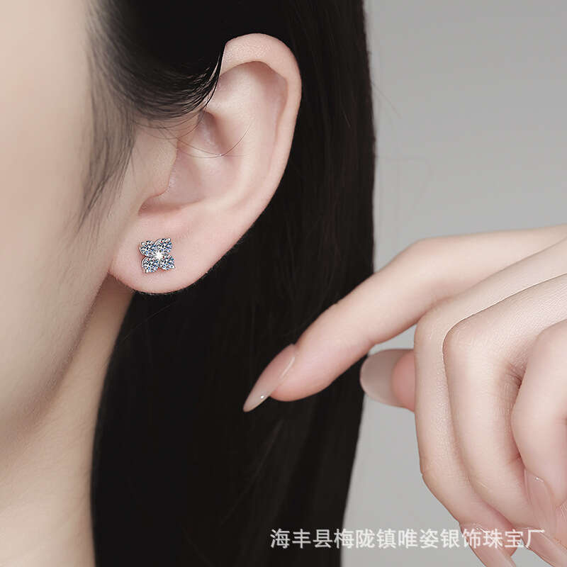 D Color Moissanite s Sterling Sier Simple Ins Style Four-Leaf Clover Screw Earrings e6d