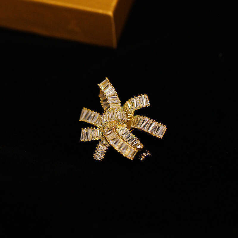 06 Trendy Pearl Rhinestone Exquisite Small Bow Brooch Women Versatile Personality Pin for Tops and Dresses Accessories Buckle