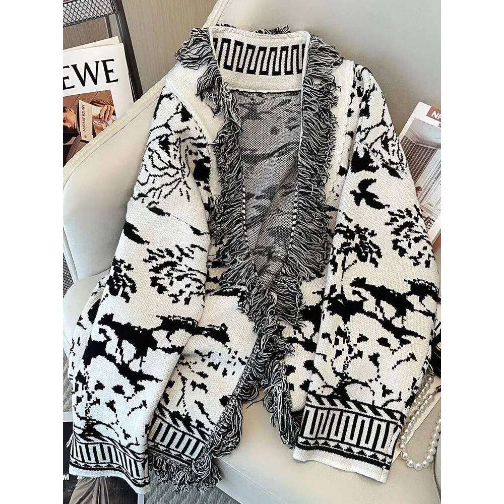 Designer Clothing Casual Commuter Sweater Coat Women 23 Spring Autumn New Jacquard Tassel Knitted Cardigan Loose Long Sleeve Turn-Down Collar Top Fash