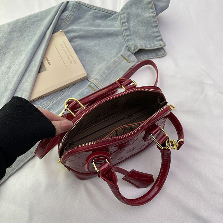 Light luxury Fashionable female Advanced printed retro light luxury hand-held vintage flower shell bag new versatile and temperament crossbody bag sho