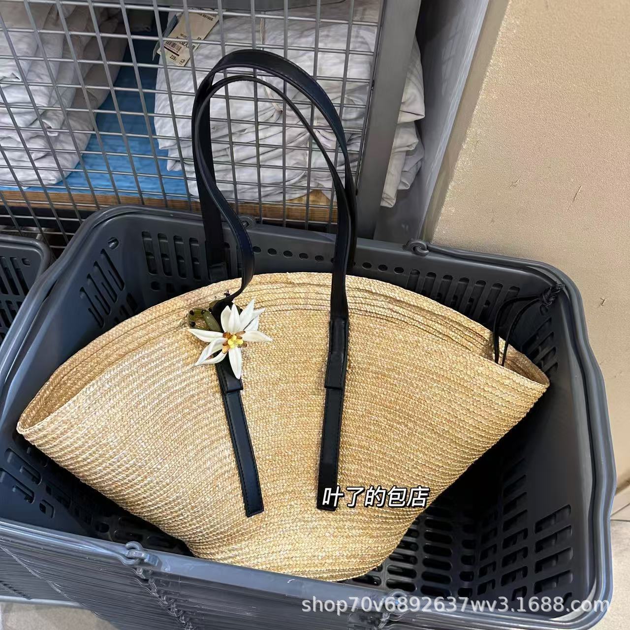 Summer New Women's Single Shoulder Crossbody Bag with Kikyo Flower Weaving Large Capacity Simple Leisure Beach Vacation Handbag New Designer Bag