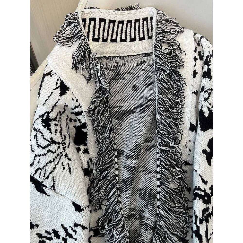 Designer Clothing Casual Commuter Sweater Coat Women 23 Spring Autumn New Jacquard Tassel Knitted Cardigan Loose Long Sleeve Turn-Down Collar Top Fash