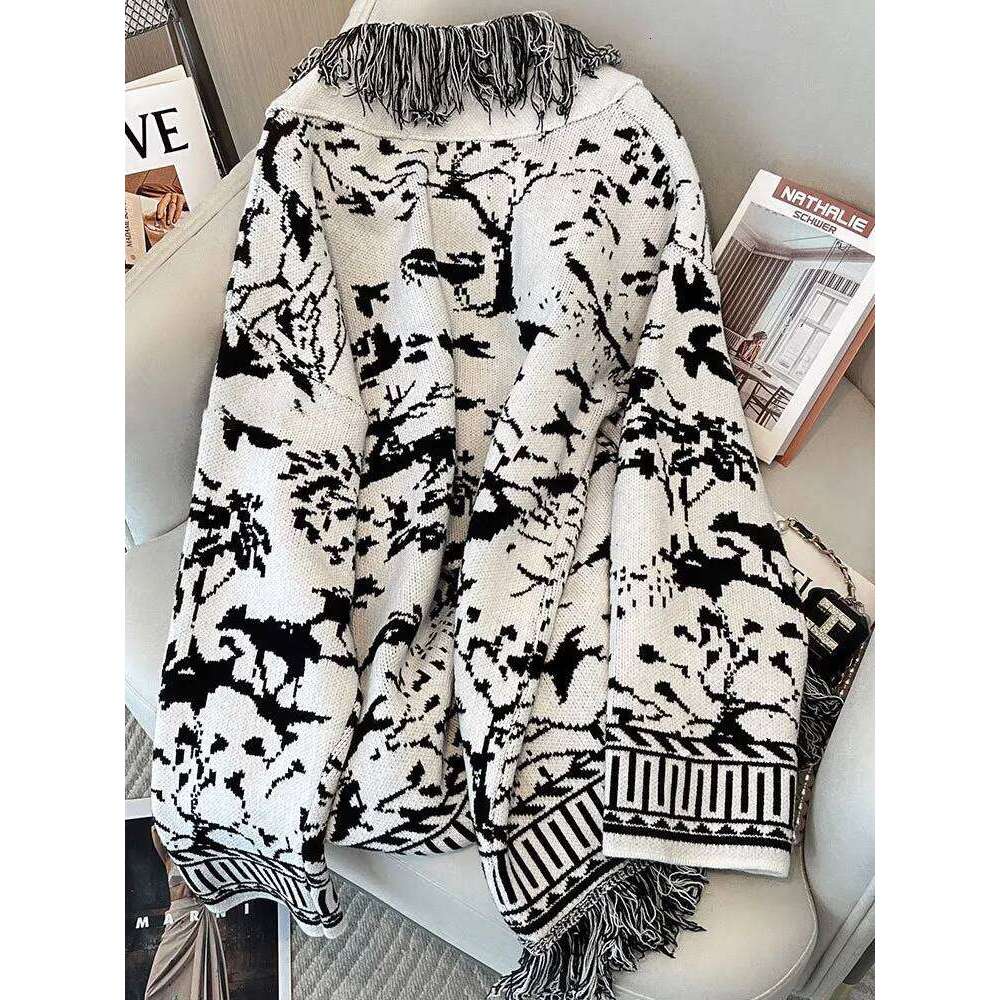 Designer Clothing Casual Commuter Sweater Coat Women 23 Spring Autumn New Jacquard Tassel Knitted Cardigan Loose Long Sleeve Turn-Down Collar Top Fash