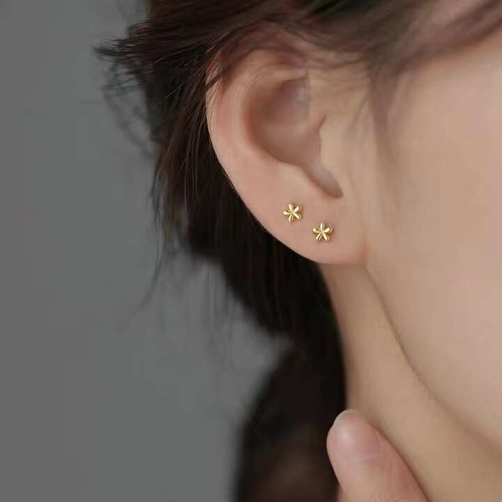 S Pure Sier Mini Petal Forest Style Simple Earrings 2024 New High-end Personality Ear Jewelry