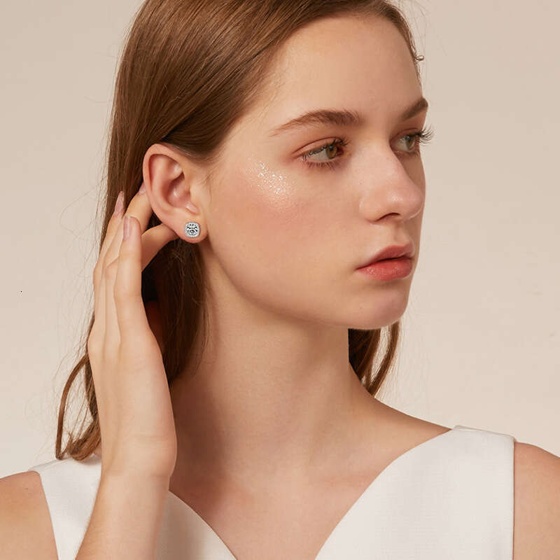 S Sier Small Sugar Cube Classic Unisex Four-Prong Round One Carat Moissanite Earrings for Women