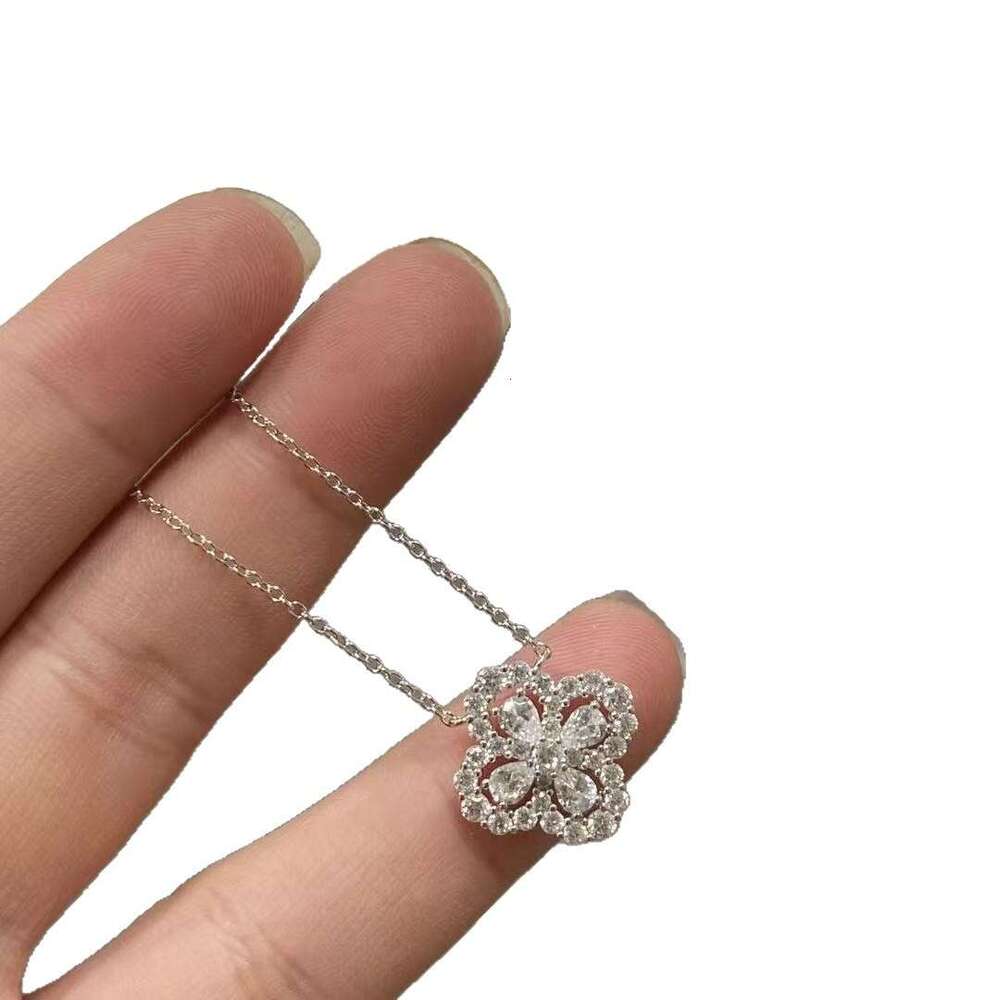 HW Four-leaf Clover Necklace for Women High Version V Water Drop Full Dia Pendant Fashionable Gorgeous Sparkling Flower-shaped Collarbone Chain Simple