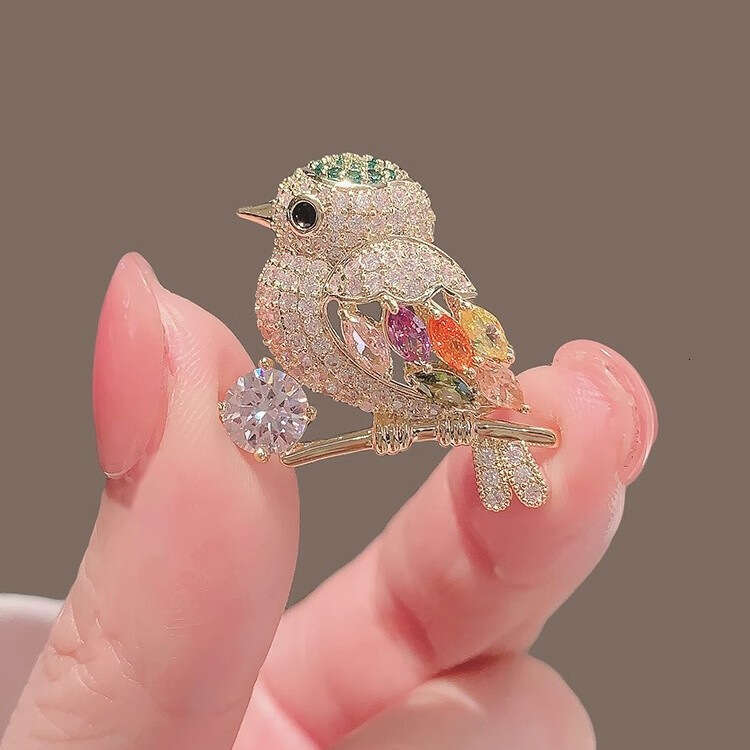 Butterfly Brooch for Women High-End Niche Elegant Pin Fixed Clothing Suit Pearl Accessory