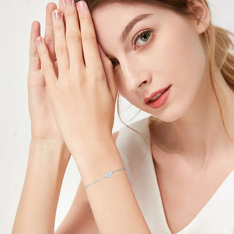 S Pure Sier Four-Leaf Clover Bracelet Moissanite Light High-End Versatile Jewelry TikTok Live Style