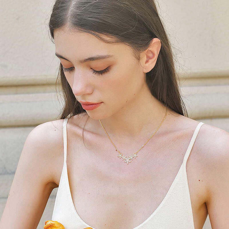 Irregular Moissanite Flower Necklace Fresh High-end Feel S Pure Sier Five Flowers Blooming Pendant New Style